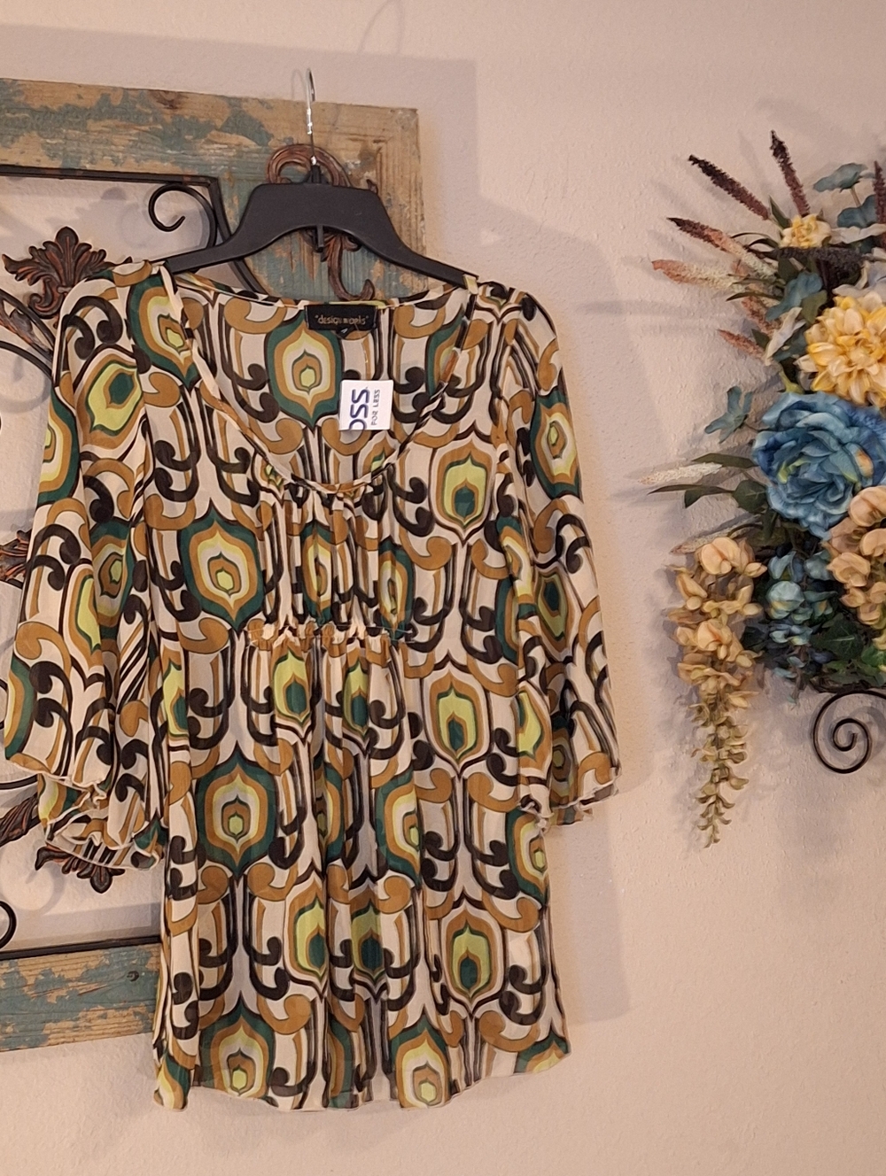 Design Works Olive & Teal Geometric Flutter-Sleeve Blouse. NWT Size Small